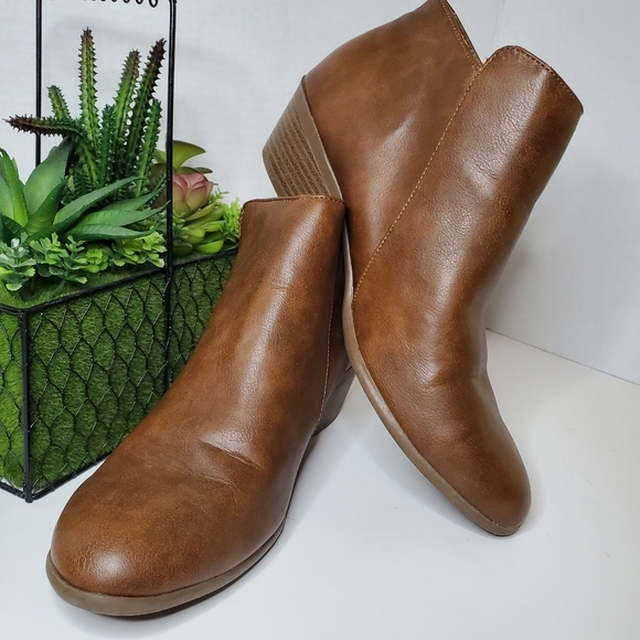 American Eagle Outfitters Shoes - American Eagle Low boots Brown